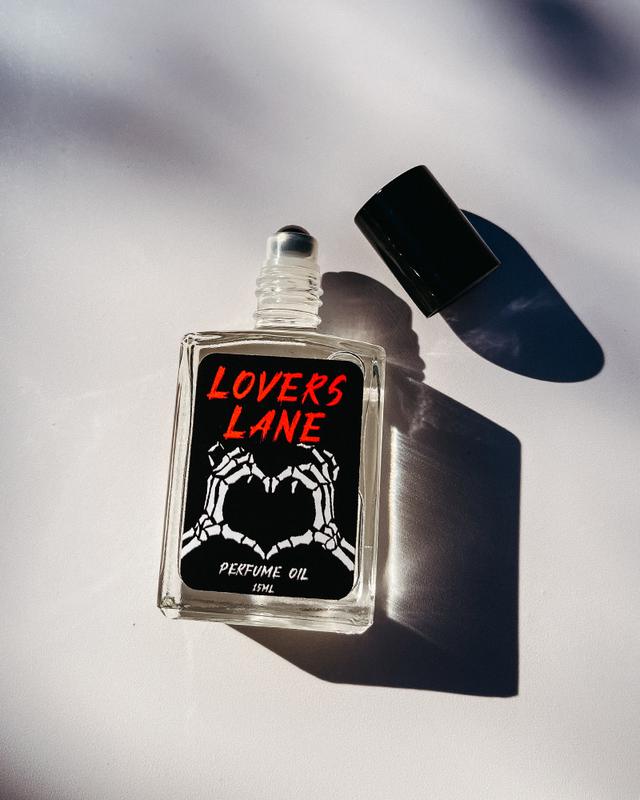 Lovers Lane-Roll on 15ml Oil: Freesia, Nectarine, Jasmine, Sugar, Sandalwood, & Musk